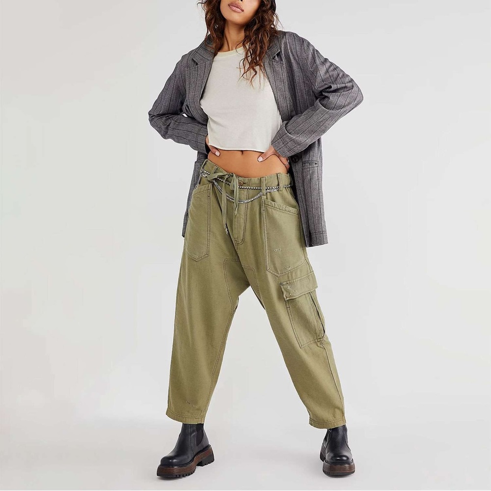 Free people BAY TO BREAKERS DESTROYED CARGO PANTS IN WASHED PINE
